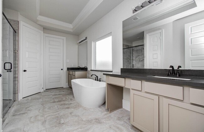 Building Photo - 15108 Botanical Garden Dr