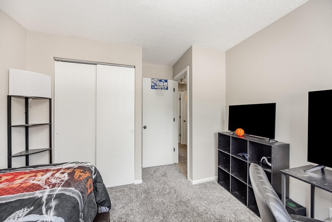 Building Photo - 6307 Cliffside Dr