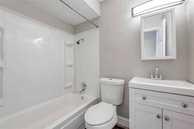 Building Photo - 1001 W Elm St