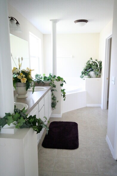 Building Photo - 2609 Emerald Lake Ct