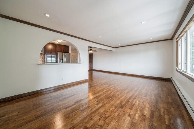 Building Photo - 1400 45th St