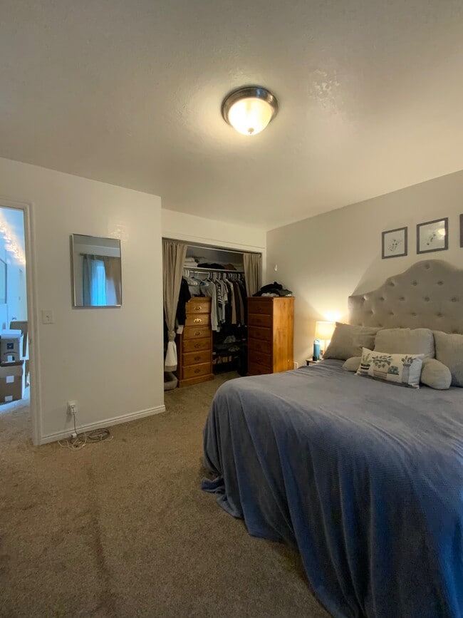Building Photo - 761 E 820 N