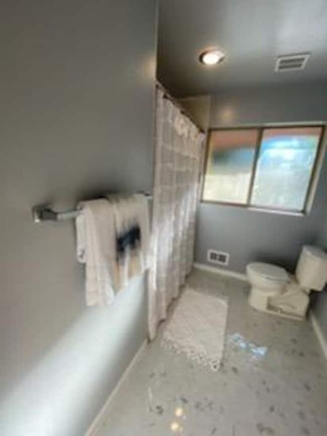 Building Photo - Mid-Century Gregory Heights 4 bedroom 2.25...