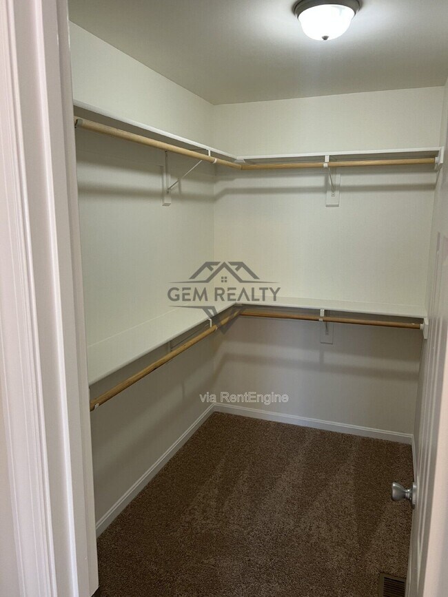 Building Photo - 8326 Quicks Way