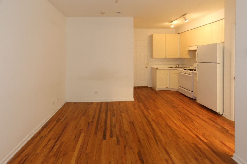 Building Photo - 922 W Dakin St