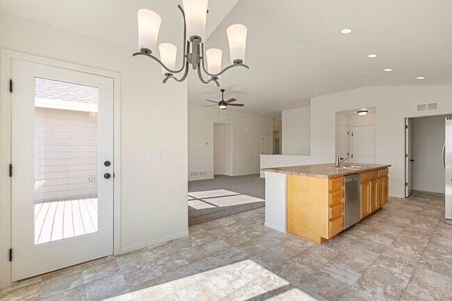 Building Photo - 4 Bed / 3 Bath Home in Greeley – Spacious and Inviting!