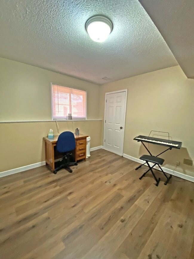 Building Photo - 10903 Gillette St