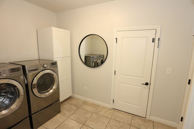 Building Photo - Ranch-style 3 Bedroom Lafayette Home!