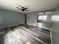 Building Photo - 7611 S Laflin St