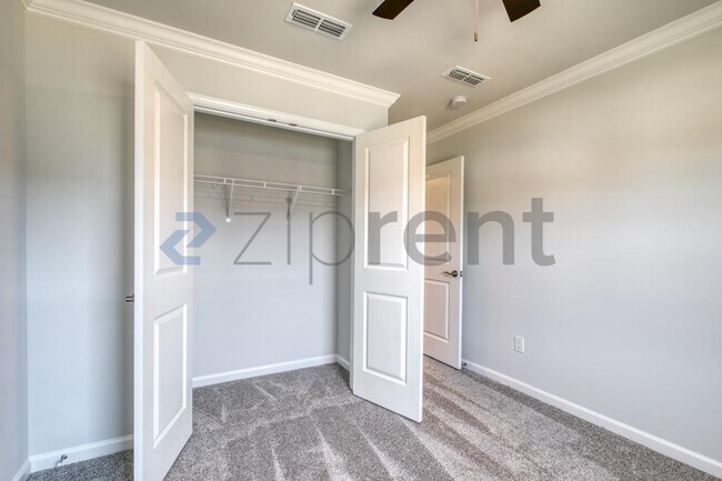 Building Photo - 1467 Hasse Ave