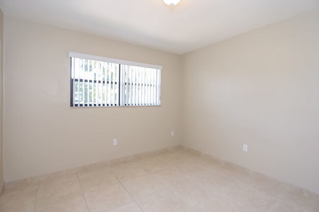 Building Photo - 3341 W Park Rd