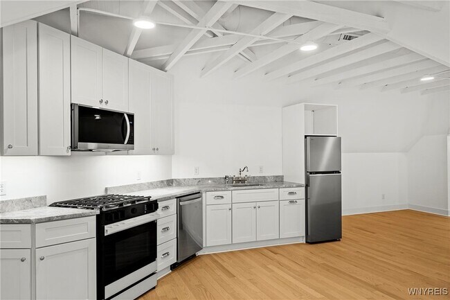 Building Photo - 681 Lafayette Ave