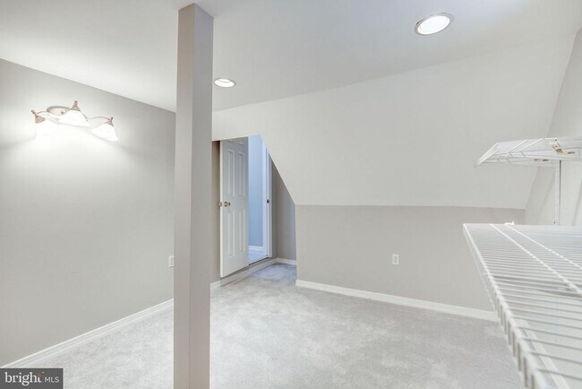 Building Photo - 2408 Ripplemeade Ct