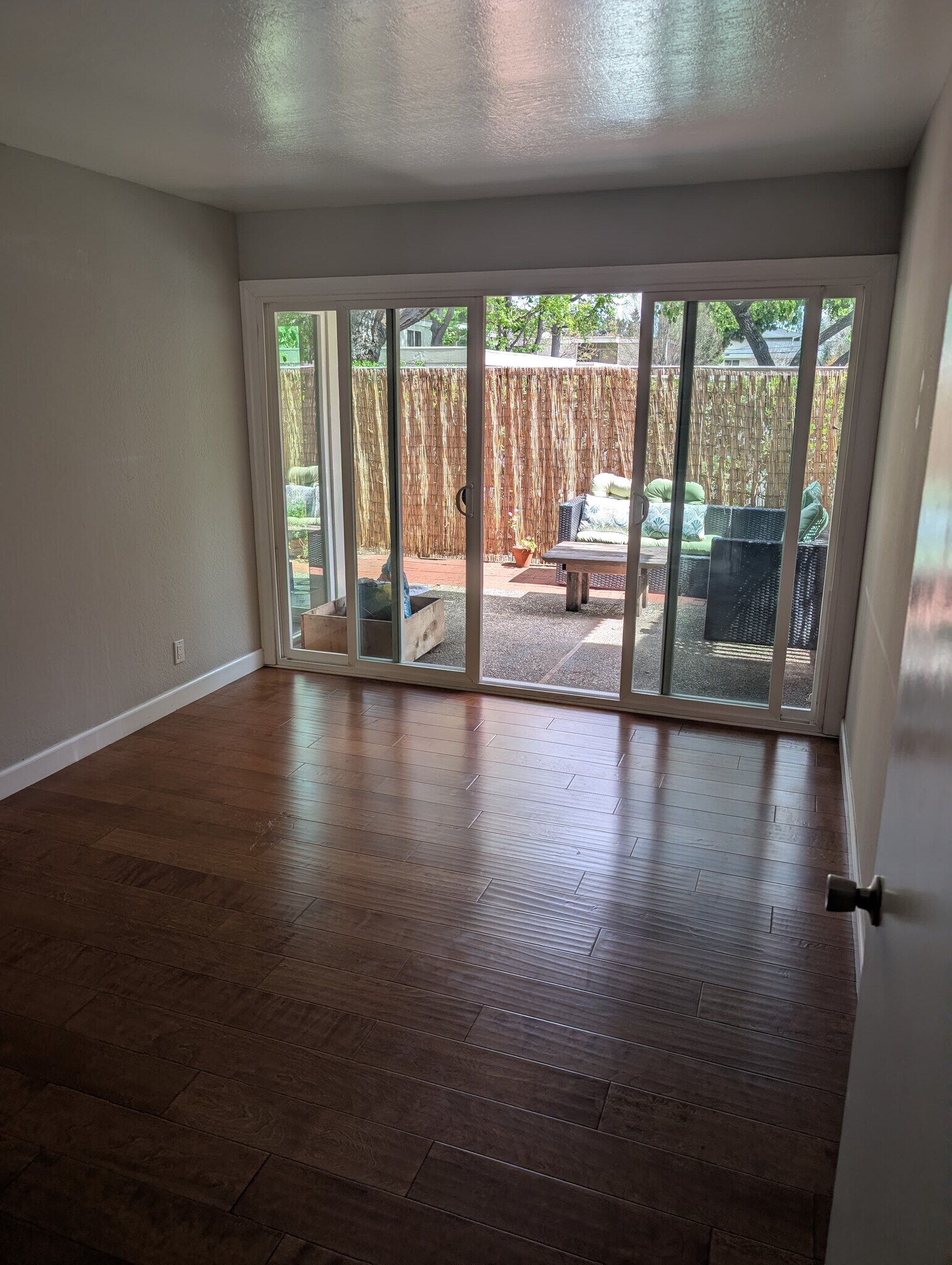 Building Photo - 280 Easy St