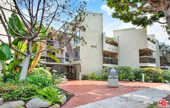 Primary Photo - 4900 Overland Ave