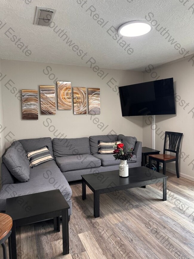 Building Photo - Spacious 2 story condo.