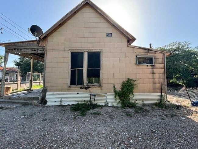 Building Photo - 1610 Lincoln St