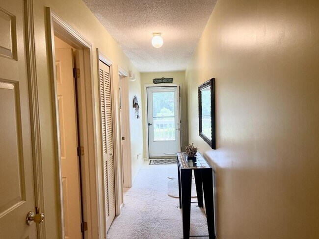 Building Photo - 1440 St George Ln