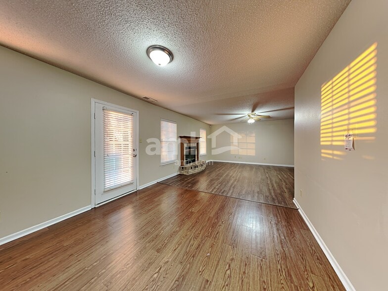 Building Photo - 8514 Bluff Point Dr