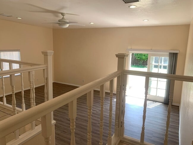 Building Photo - 489 El Monte Rd