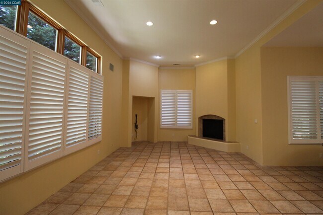 Building Photo - 348 Pheasant Run Dr