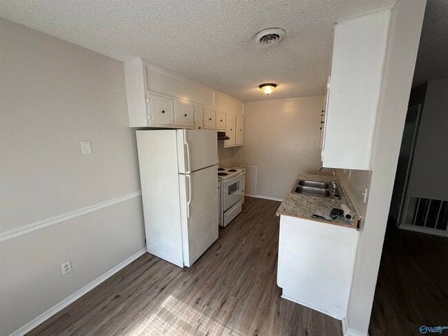 Building Photo - 12326 Chicamauga Trail SE