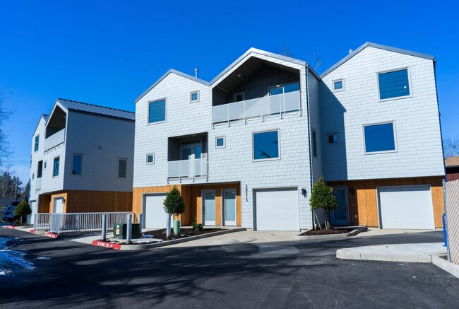 Building Photo - 30515 SW Magnolia Ave