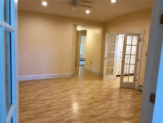 Building Photo - 16 Clearview Ave