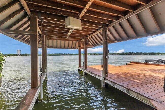 Building Photo - 923 Paradise Ln