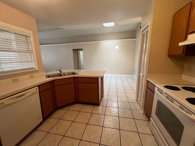 Building Photo - SPACIOUS 3 Bedroom, 2 Bathroom Ekana Point...