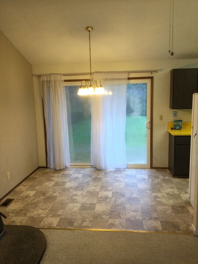 Building Photo - Tracyton Home! 2 Bedrooms with Large Fenced Yard