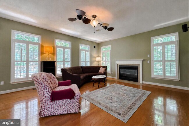 Building Photo - 23118 Silverberry Way