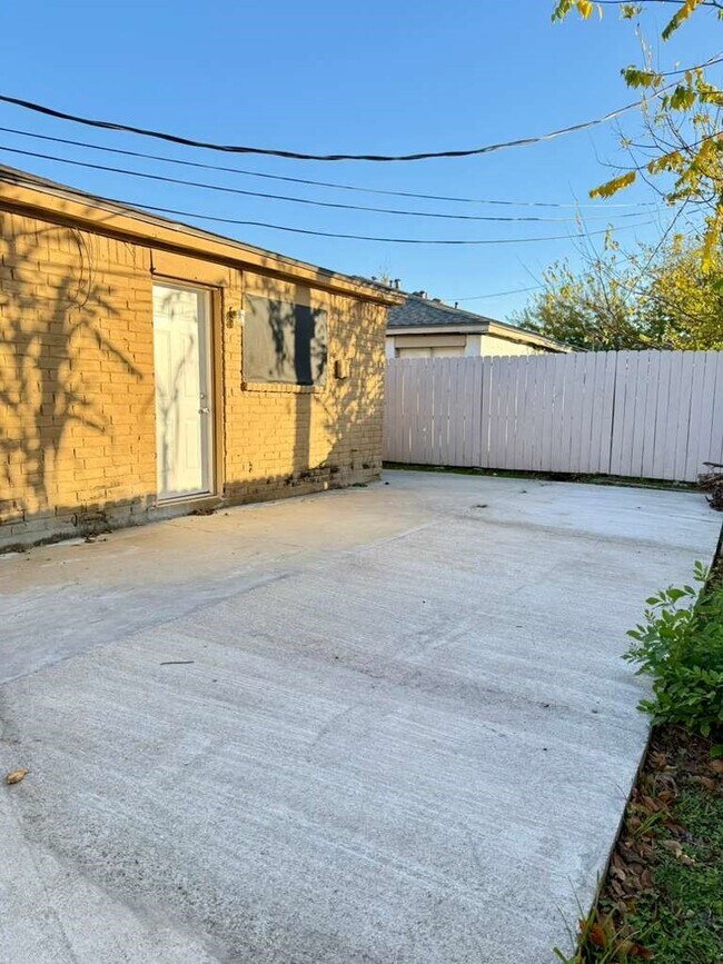 Building Photo - 7318 Boone Rd