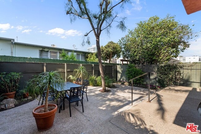 Building Photo - 122 Buccaneer St