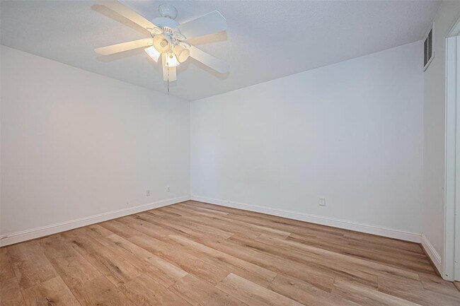 Building Photo - 2750 Holly Hall St