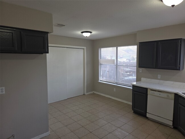 Building Photo - 6303 Gladewell Dr