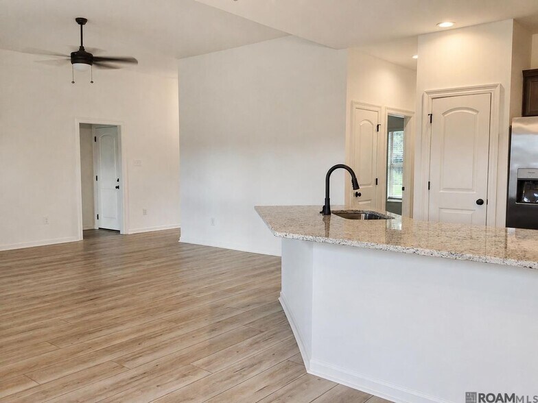 Building Photo - 23668 Sweetbriar Ct