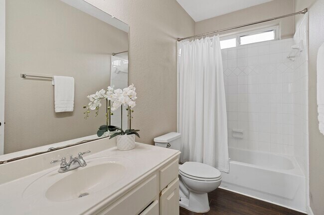 Building Photo - 4502 Creek Point Ln