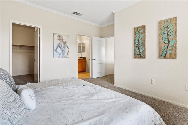 Building Photo - $3,456 - 2 Bed / 2 Bath Stunning Corner Un...