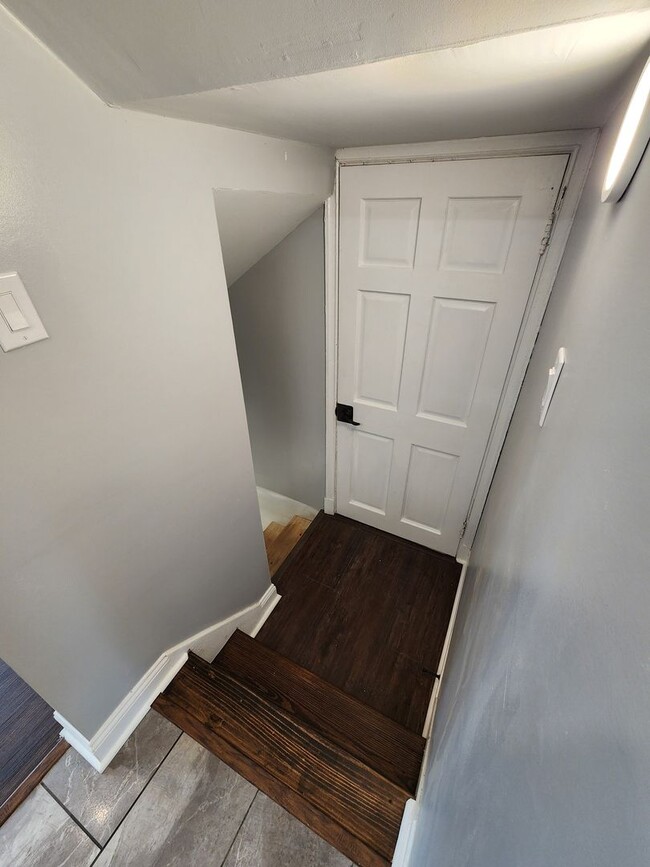 Building Photo - 2 Bedroom || 1 Bathroom House - Newly Reno...