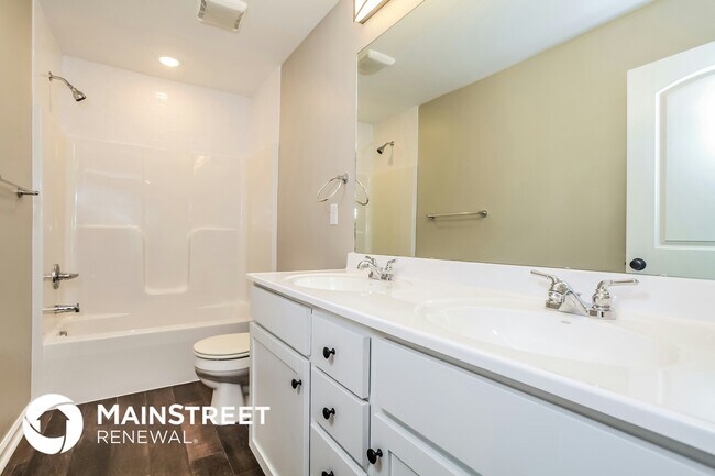 Building Photo - 2052 N Sarah Dr