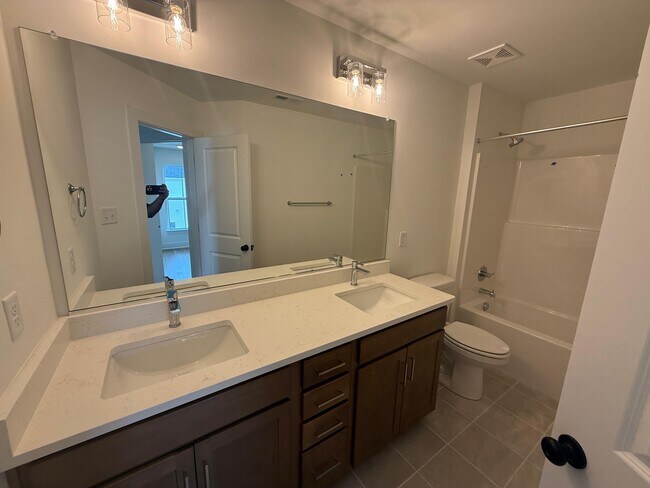 Building Photo - 15390 Oasis Sun Aly