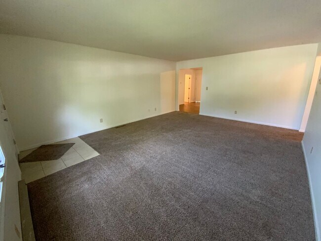 Primary Photo - 207-207 Briarcrest Ct