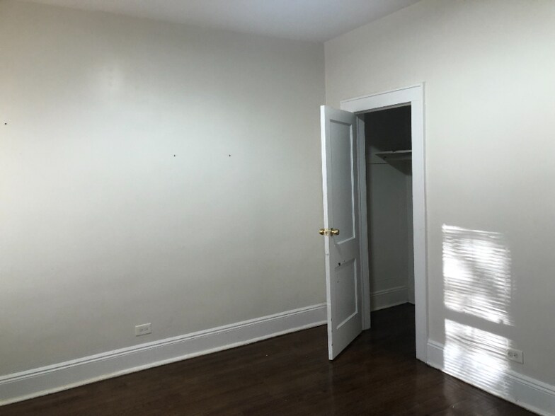 Building Photo - 34 E Tryon Ave