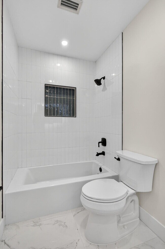 Building Photo - 280 Sulky Way
