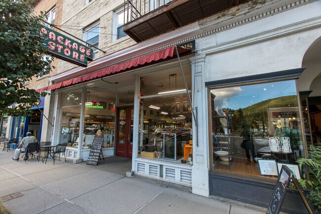 Building Photo - 278 Main St