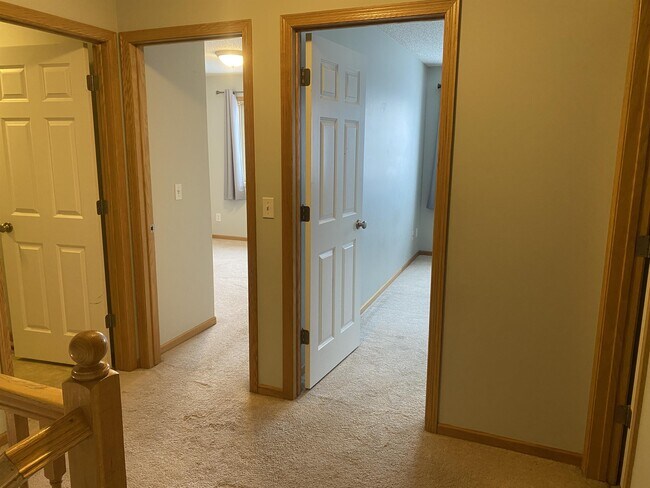 Building Photo - 860 Independence Dr