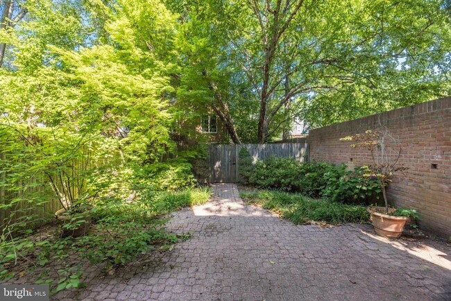 Building Photo - 1412 McLean Mews Ct