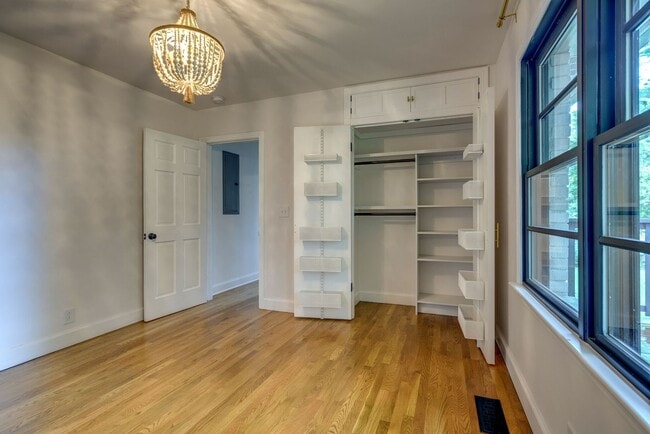 Building Photo - Coming Soon! - 9/24 Renovated Mid-Century ...