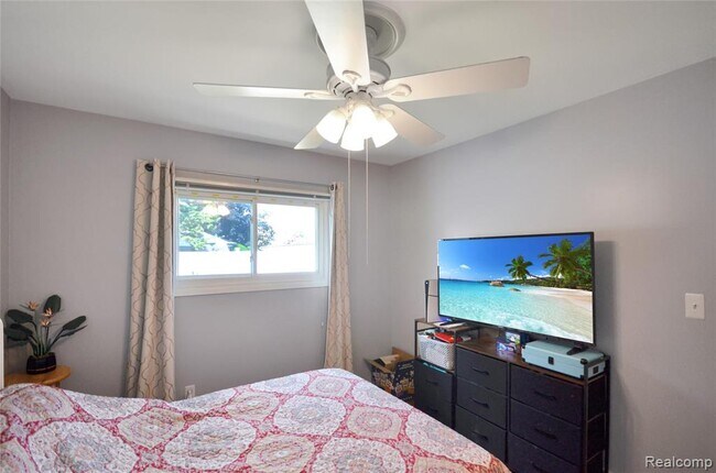 Building Photo - 37653 Longacre Dr